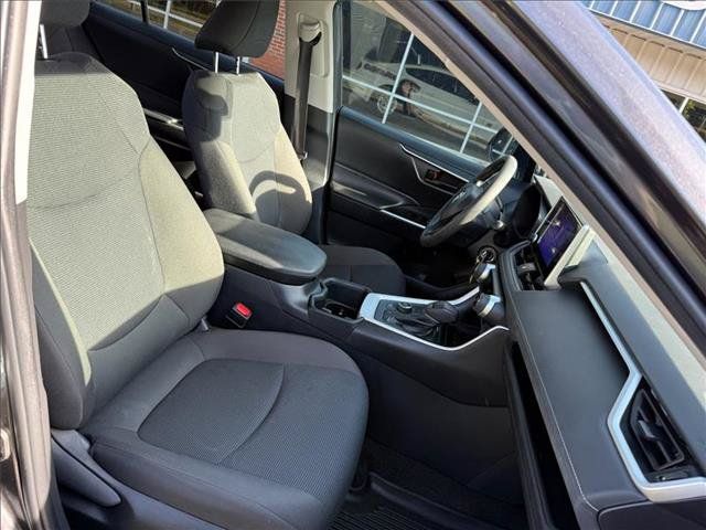 Used 2024 Toyota RAV4 LE AWD/4WD image 15