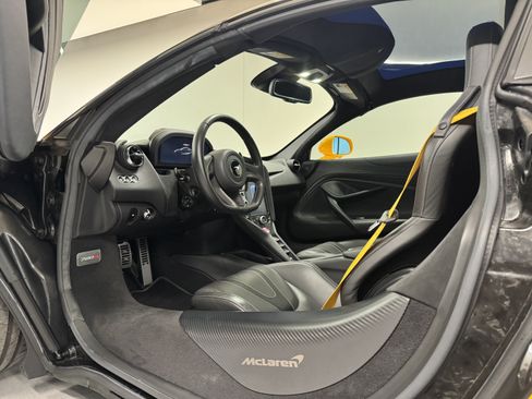 Used 2022 McLaren 720S Spider RWD image 6