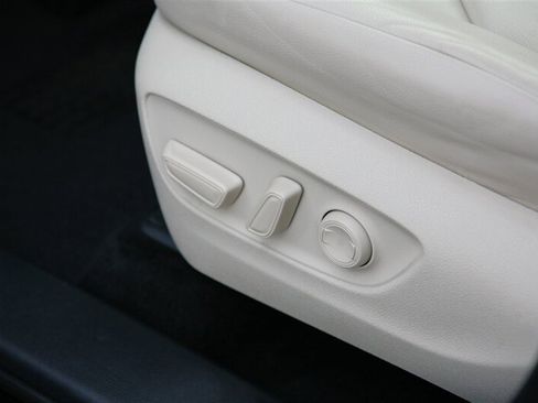 Used 2022 Toyota Highlander XLE image 10