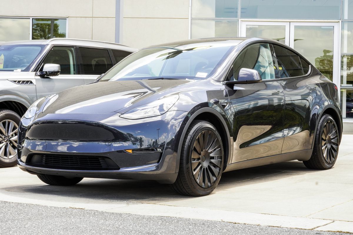 Used 2024 Tesla Model Y Long Range AWD/4WD image 8