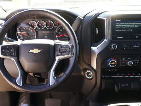 Used 2022 Chevrolet Silverado 1500 LT AWD/4WD image 17