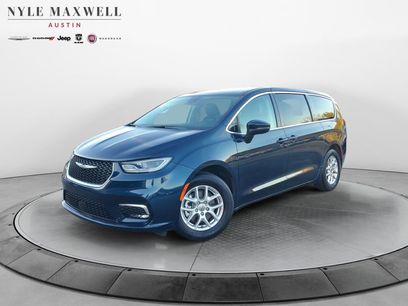 Used 2023 Chrysler Pacifica Touring-L
