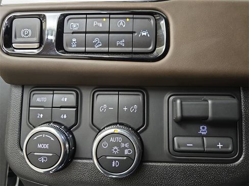 Used 2025 GMC Yukon XL Denali Ultimate image 30