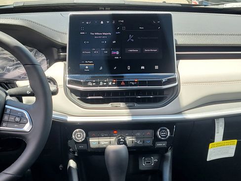 Used 2024 Jeep Compass Limited image 3