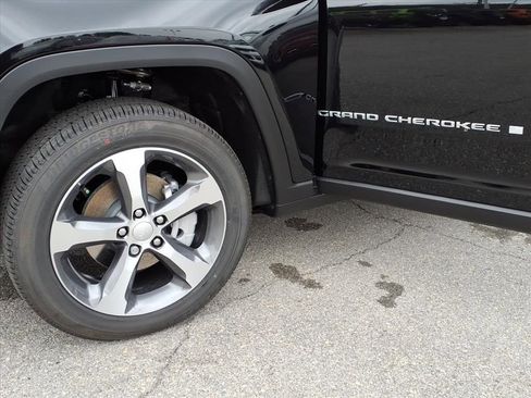 New 2025 Jeep Grand Cherokee Limited image 37