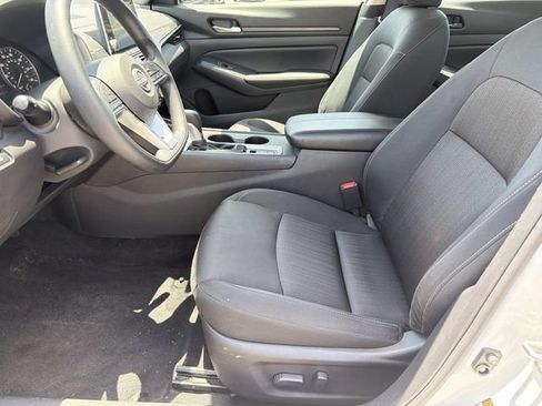 Used 2025 Nissan Altima 2.5 SV AWD/4WD image 16