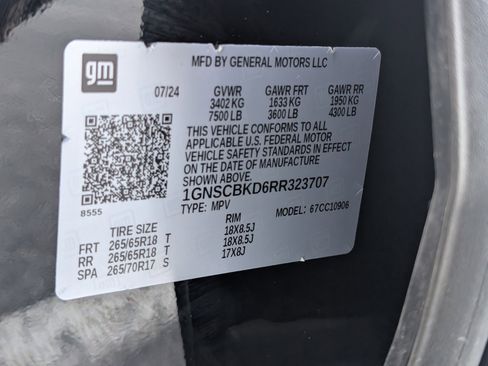 Used 2024 Chevrolet Suburban LS RWD image 37