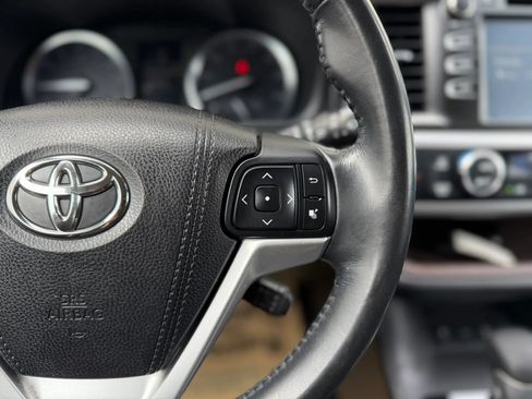 Used 2016 Toyota Highlander XLE AWD/4WD image 26