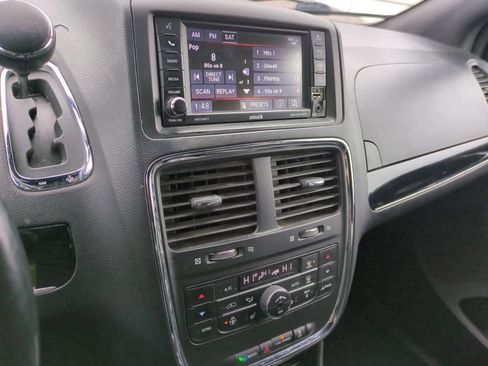 Used 2018 Dodge Grand Caravan SXT w/ Driver Convenience Group image 28