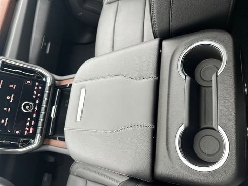 Used 2026 GMC Yukon Denali w/ Sun & Power Step Package AWD/4WD image 19