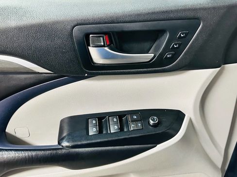 Used 2019 Toyota Highlander Limited Platinum image 23