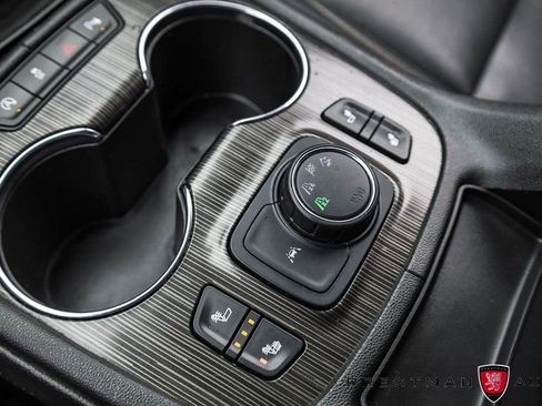 Used 2021 GMC Acadia SLT image 35