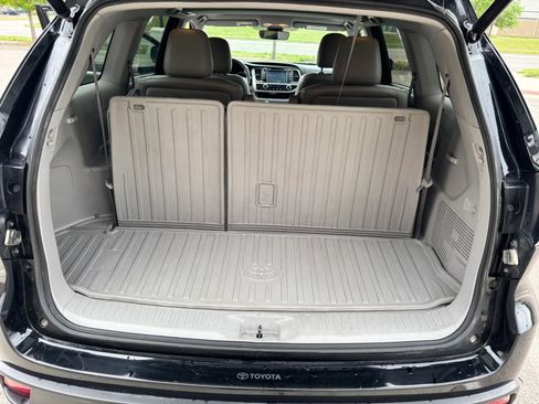 Used 2017 Toyota Highlander XLE image 35