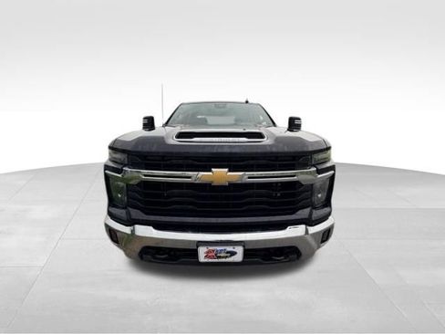Used 2024 Chevrolet Silverado 2500 LT w/ Convenience Package AWD/4WD image 3