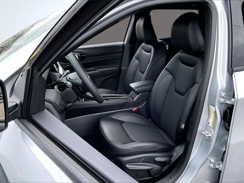 New 2026 Jeep Compass Latitude image 11