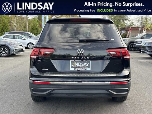 Used 2023 Volkswagen Tiguan SE w/ Panoramic Sunroof Package FWD image 4