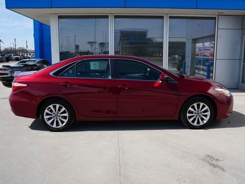 Used 2017 Toyota Camry XLE image 32