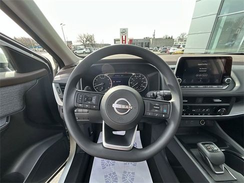 Used 2023 Nissan Rogue SV image 18