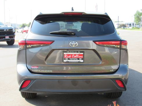 Used 2023 Toyota Highlander LE FWD image 7
