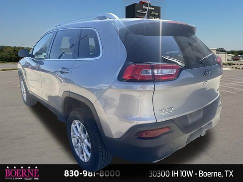 Used 2016 Jeep Cherokee Latitude w/ Trailer Tow Group AWD/4WD image 9