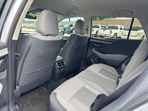 Used 2025 Subaru Outback Premium AWD/4WD image 10