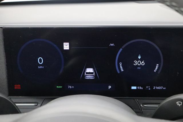 Used 2024 Hyundai Kona SEL FWD image 11