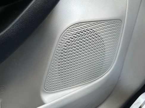 Used 2024 Chrysler Pacifica Touring-L image 19