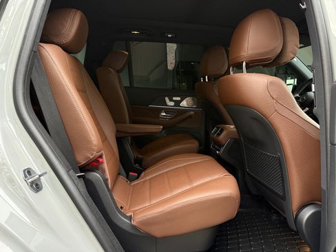 Used 2025 Mercedes-Benz GLS 580 GLS 580 image 36