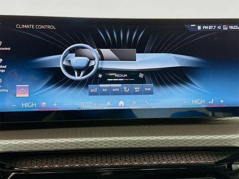 Used 2025 BMW 330i Sedan w/ M Sport Package image 16