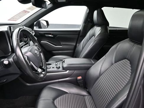 Certified 2023 Toyota Highlander XSE image 28
