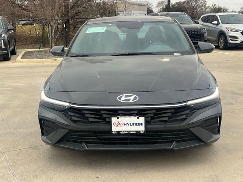 New 2026 Hyundai Elantra SE image 2