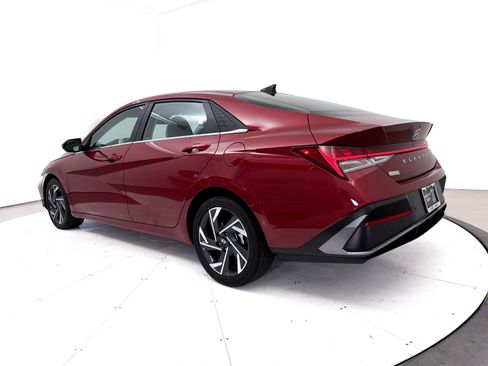 Used 2024 Hyundai Elantra Limited FWD image 17