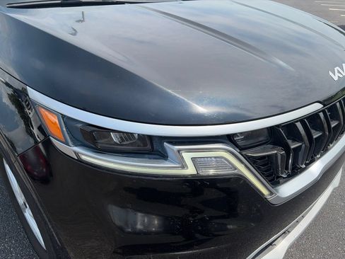 Used 2022 Kia Carnival LX FWD image 19
