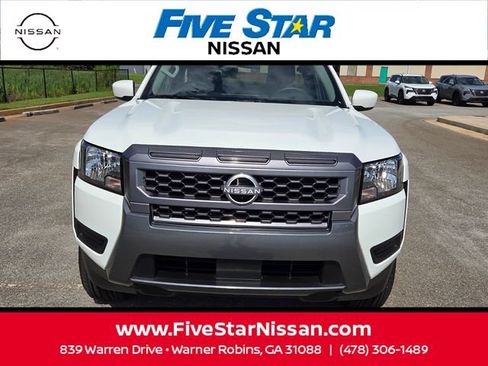Used 2025 Nissan Frontier SV RWD image 2
