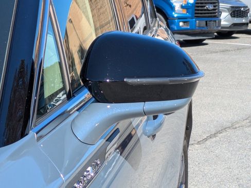 Used 2025 Lincoln Corsair FWD w/ Equipment Group 101A image 13