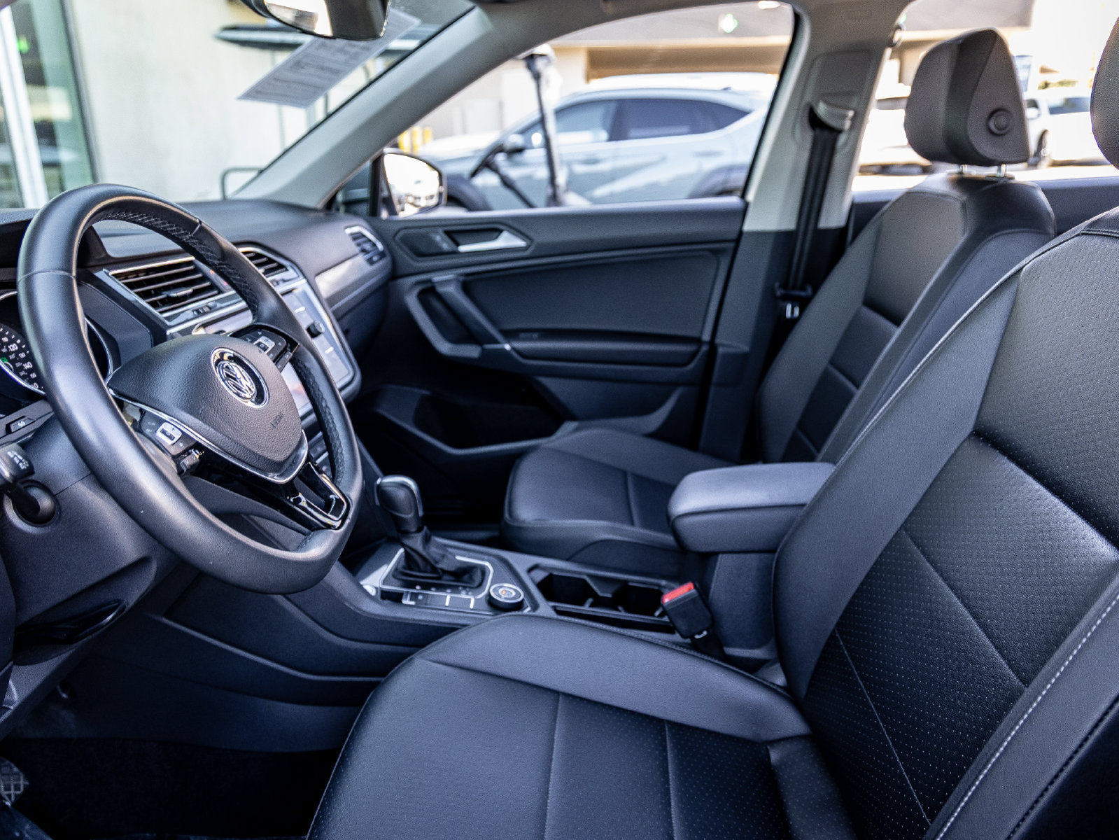Used 2020 Volkswagen Tiguan SE w/ 3rd Row Seat Package AWD/4WD image 10