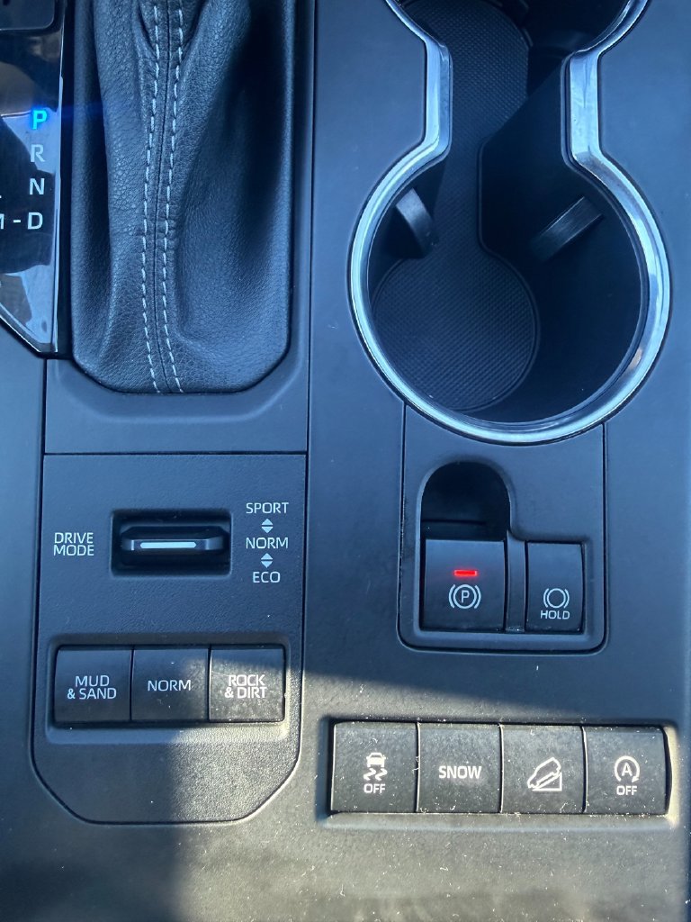 Used 2022 Toyota Highlander LE AWD/4WD image 14