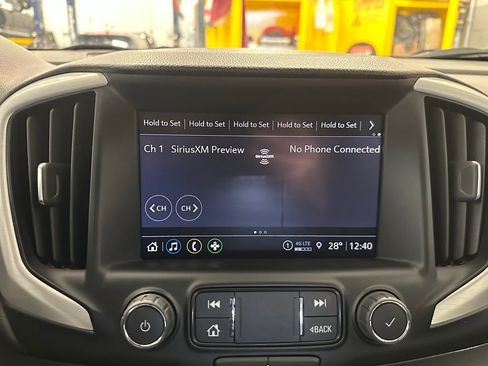 Used 2024 GMC Terrain SLT image 21