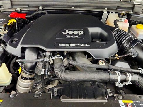 Used 2023 Jeep Wrangler Unlimited Rubicon AWD/4WD image 28