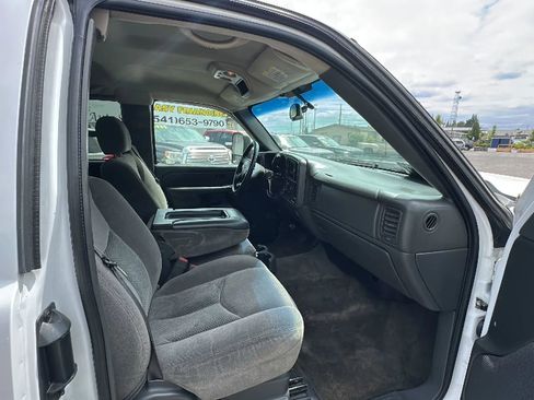 Used 2006 Chevrolet Silverado 2500 LT w/ Heavy-Duty Power Package image 11