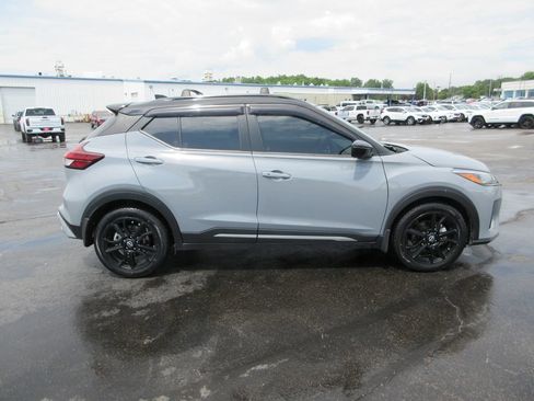 Used 2023 Nissan Kicks SR w/ SR Premium Package FWD image 5