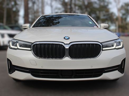 Used 2021 BMW 530e w/ Premium Package image 13