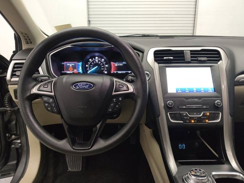 Used 2020 Ford Fusion SE image 22