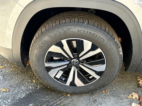 New 2026 Volkswagen Atlas Cross Sport SE image 8