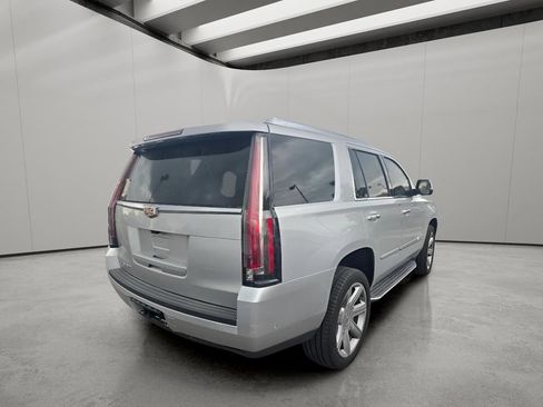 Used 2019 Cadillac Escalade Luxury AWD/4WD image 9