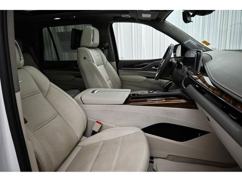 Used 2024 Cadillac Escalade Sport Platinum w/ LPO, ONYX Package AWD/4WD image 18