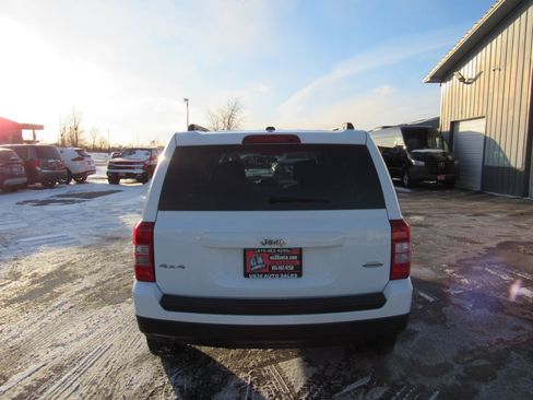 Used 2014 Jeep Patriot Latitude w/ Sun/Sound Group image 4