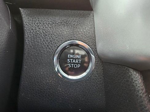 Used 2019 Toyota Highlander XLE image 14