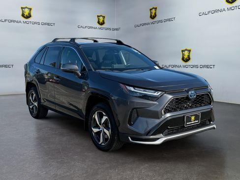 Used 2024 Toyota RAV4 SE image 7