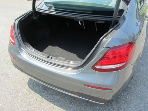 Used 2017 Mercedes-Benz E 300 4MATIC image 21